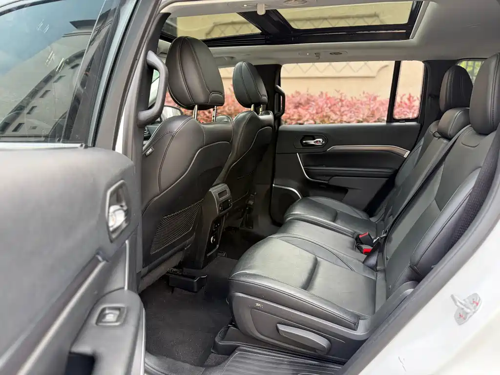Commander 2018 2.0T four-wheel drive exclusive navigation version National V купить на сайте DeffCars