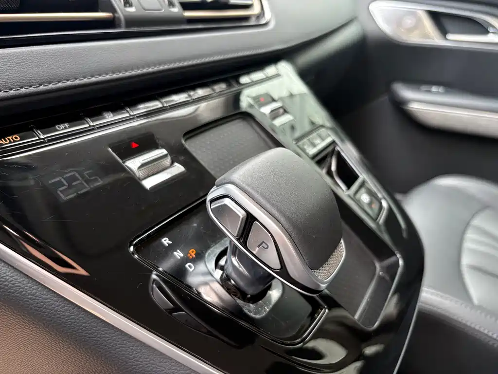 Red Flag Hongqi HQ9 PHEV 2024 2.0T 4WD Business Edition купить на сайте DeffCars