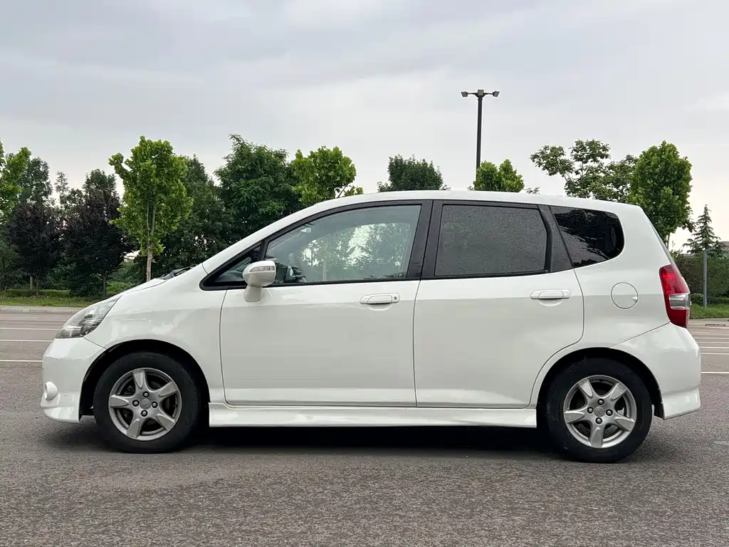 Fit 2007 1.5L CVT comfort version купить на сайте DeffCars