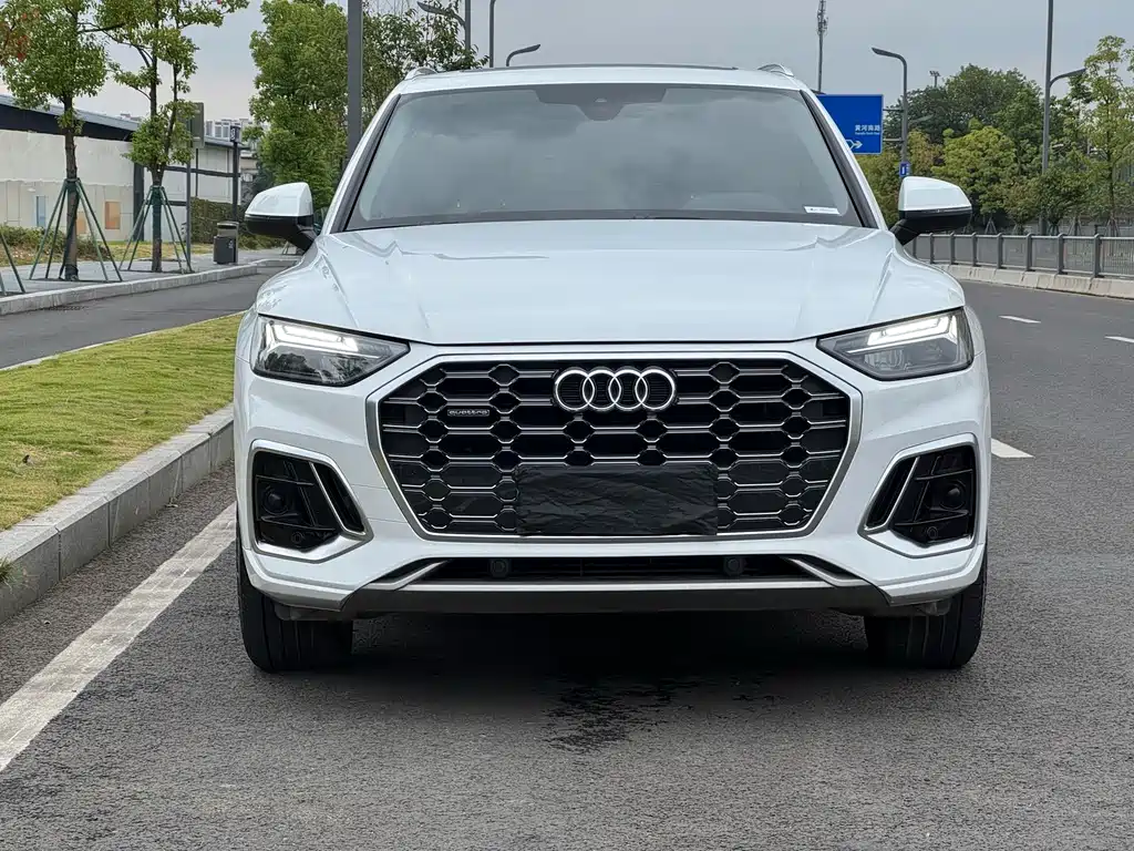 Audi Q5L 2024 40 TFSI Fashion Dynamic купить на сайте DeffCars