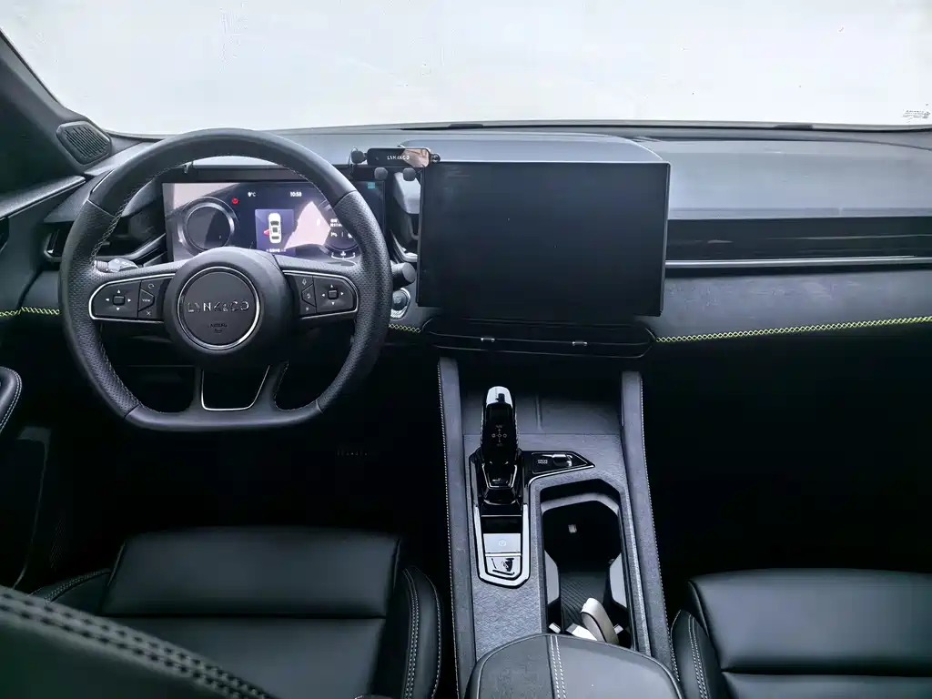 Lynk & Co 03 2023 2.0TD DCT Pro купить на сайте DeffCars