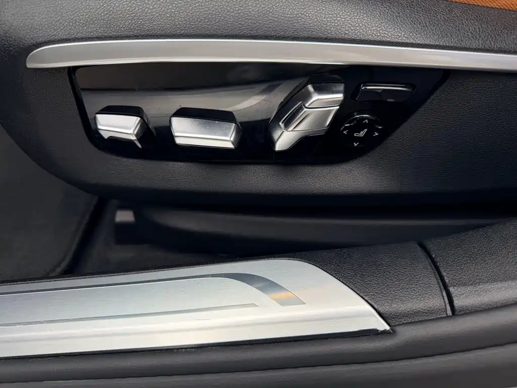 BMW 7 Series 2016 740Li Leading Model купить на сайте DeffCars