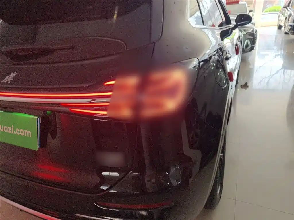 Hongqi HS5 2023 2.0T Qixiang Pro version купить на сайте DeffCars