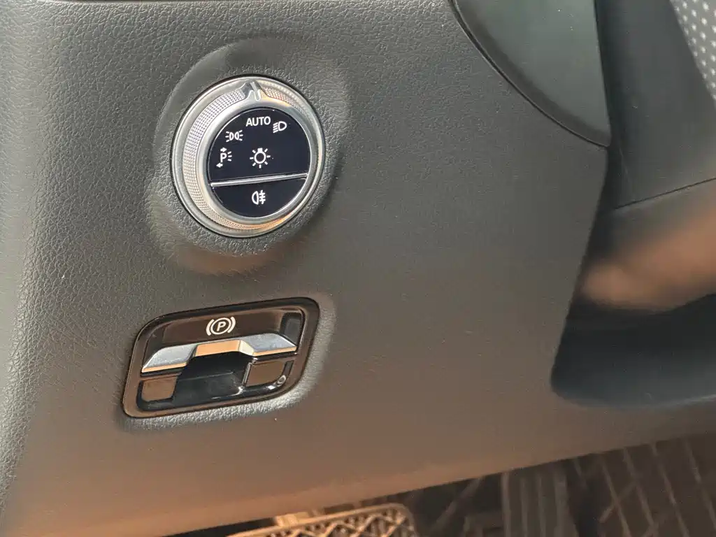 Mercedes-Benz C-Class 2023 C 200 L Sports Edition купить на сайте DeffCars