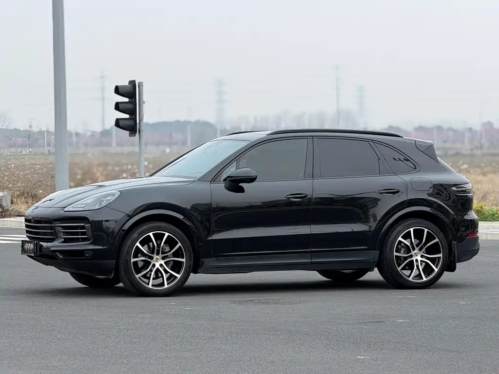 Cayenne New Energy 2023 Cayenne E-Hybrid 2.0T купить на сайте DeffCars