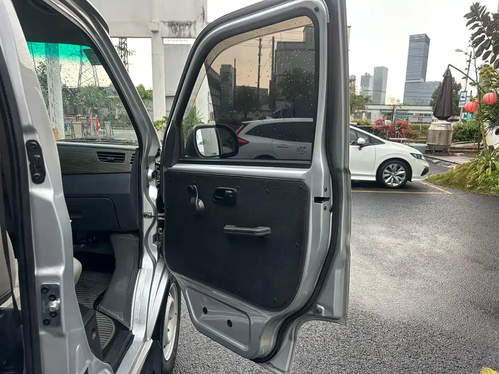 New Hiace X30L 2023 1.5L Fortune Edition Bus 5/6/7 Seats Central Air Conditioning Version SWC15M купить на сайте DeffCars