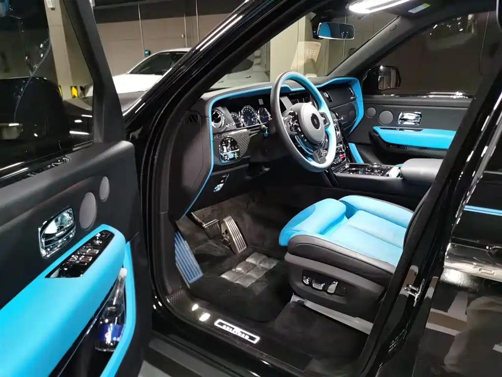 Cullinan 2024 Black Badge купить на сайте DeffCars