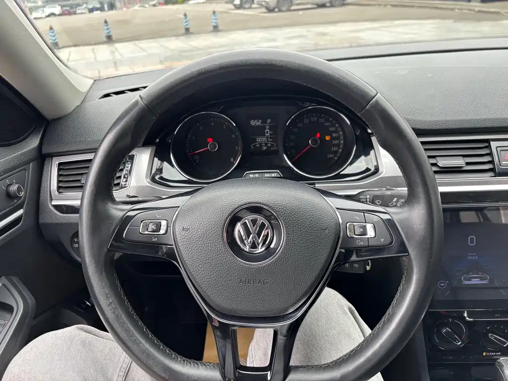 Bora 2018 1.5L automatic comfort model купить на сайте DeffCars