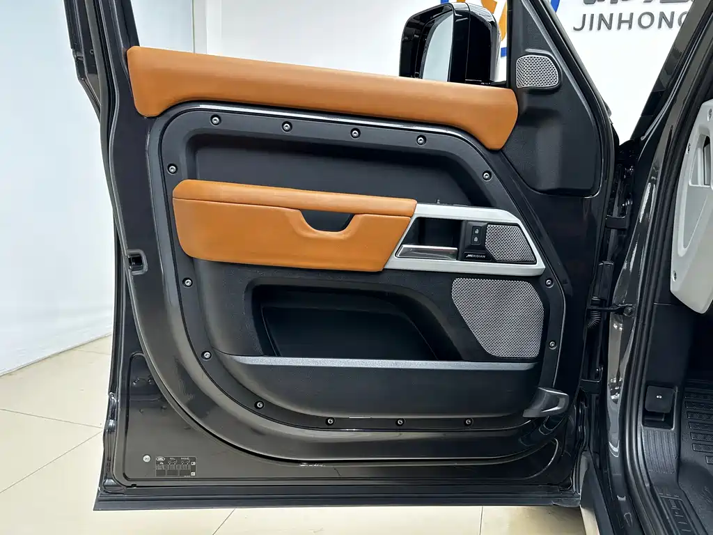 Land Rover Defender 2023 130 3.0T P400 HSE купить на сайте DeffCars