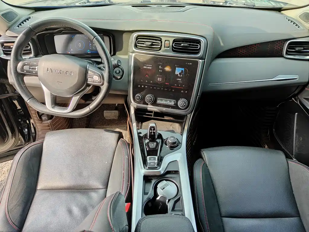 Lynk & Co 01 2019 2.0T 4WD Pro version National VI купить на сайте DeffCars