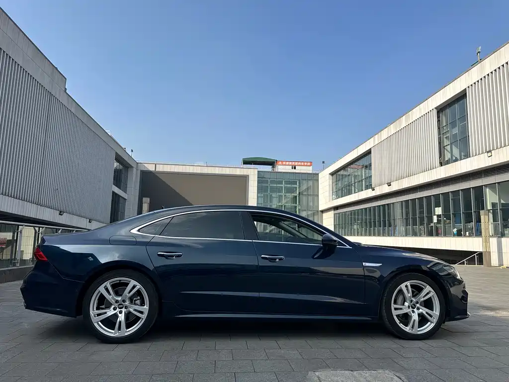 Audi A7L 2024 45 TFSI quattro luxury model купить на сайте DeffCars