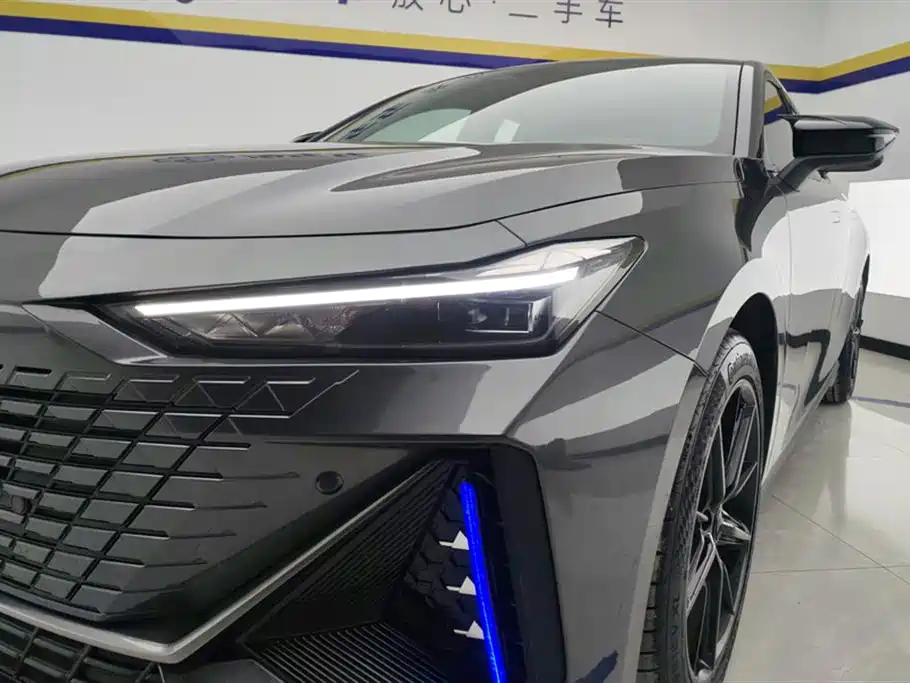 Changan UNI-V 2024 1.5T high-energy version купить на сайте DeffCars