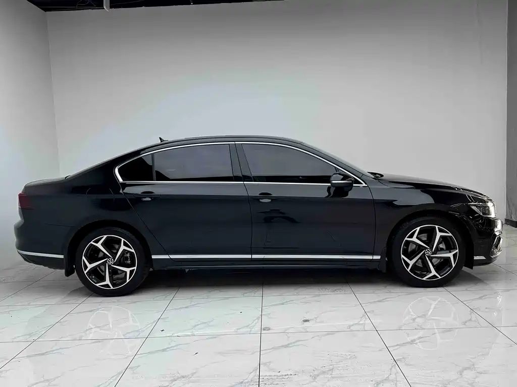 Magotan 2025 model facelift public model 330TSI DSG luxury model купить на сайте DeffCars