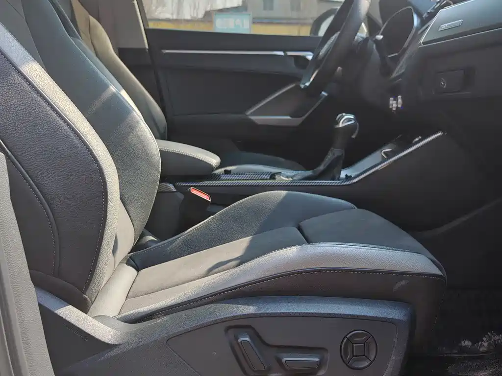 Audi Q3 2023 35 TFSI Fashionable and Dynamic (1.4T) купить на сайте DeffCars