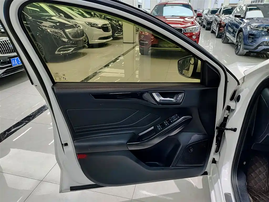 Focus 2021 Sedan EcoBoost 180 Automatic ST Line купить на сайте DeffCars