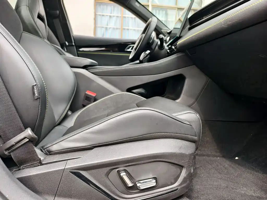 Lynk & Co 03 2023 2.0TD DCT Pro купить на сайте DeffCars