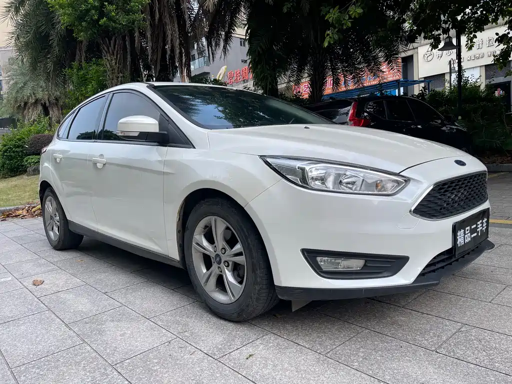 Focus 2015 hatchback 1.6L automatic comfort type купить на сайте DeffCars