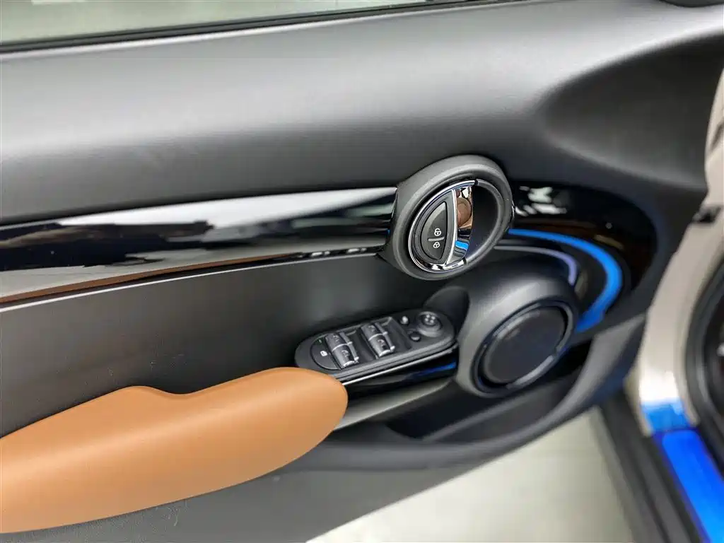MINI 2023 2.0T COOPER S Artist Five-Door Edition купить на сайте DeffCars