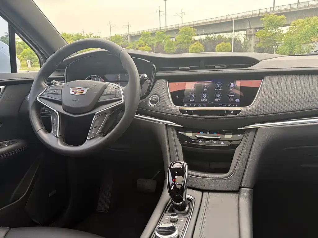 Cadillac XT5 2022 2.0T two-wheel drive luxury model купить на сайте DeffCars