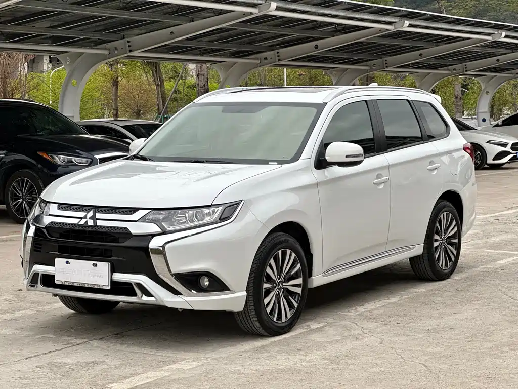 Outlander 2021 2.0L 2WD Enjoy Edition 5 seats купить на сайте DeffCars