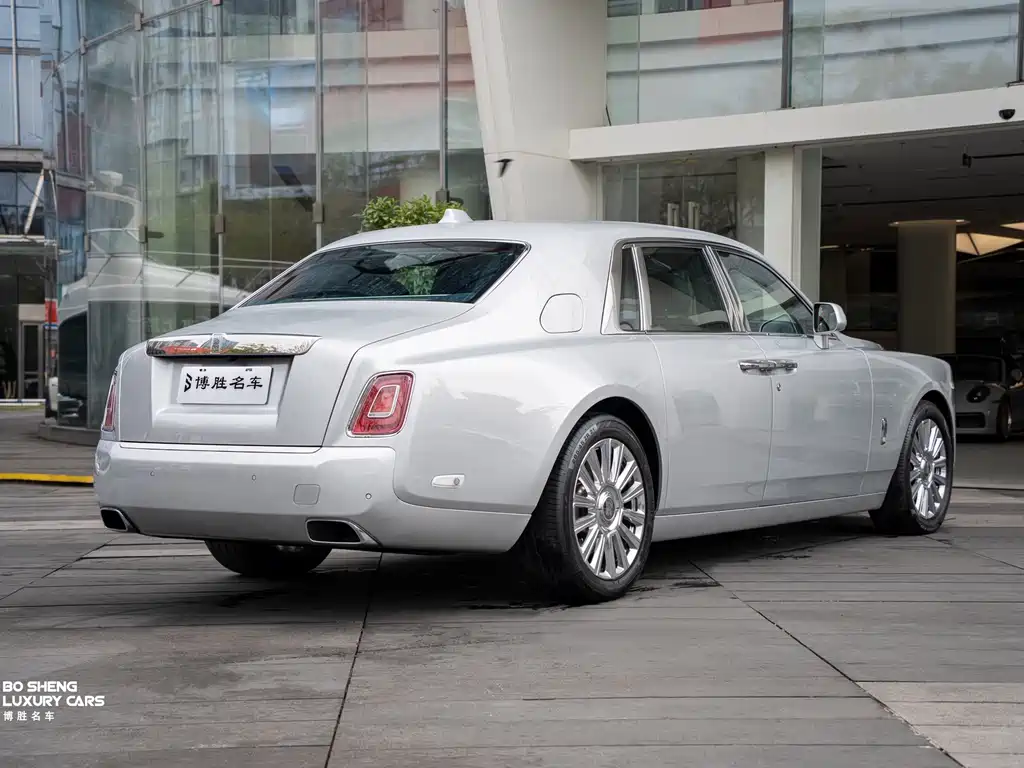 Phantom 2018 6.7T standard wheelbase version купить на сайте DeffCars