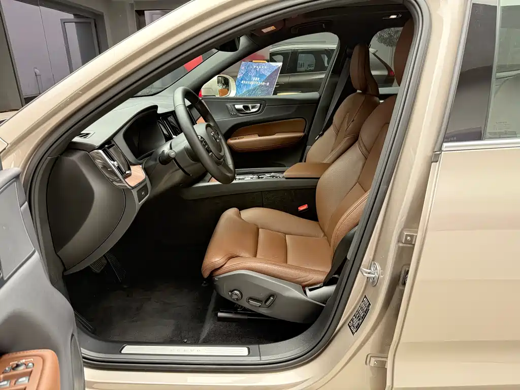 Volvo XC60 2025 B5 four-wheel drive Zhiyuan luxury version купить на сайте DeffCars