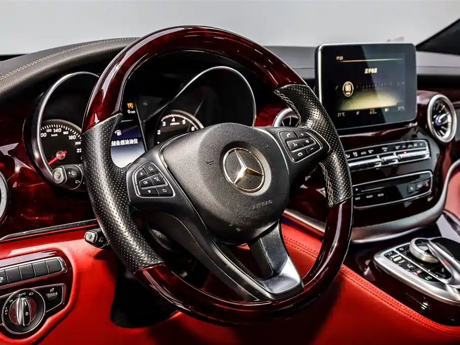 Mercedes-Benz V-Class 2017 V 260 L Premium Extended Edition купить на сайте DeffCars