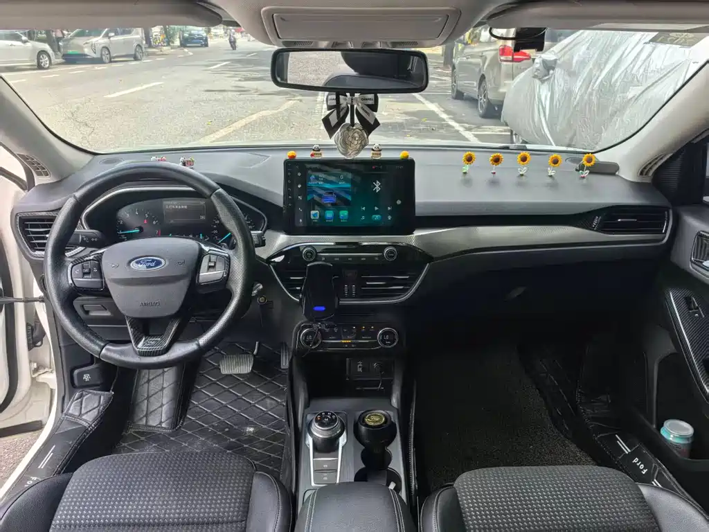 Focus 2019 Hatchback EcoBoost 180 Automatic NeochaEDGE купить на сайте DeffCars