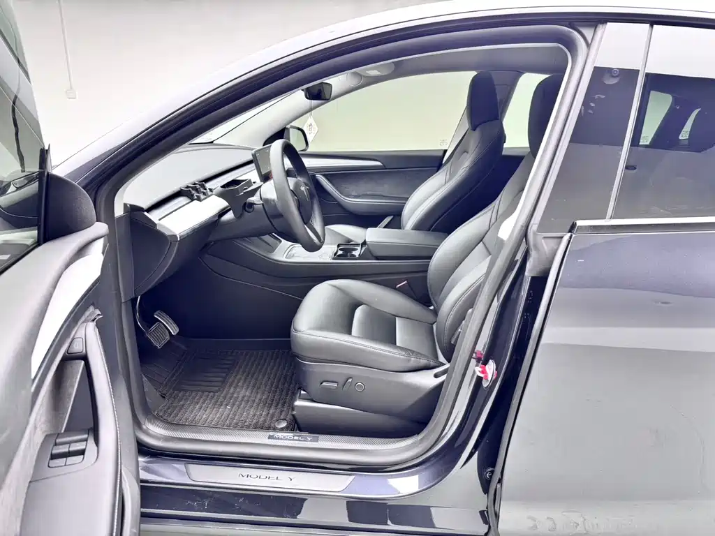 Model Y 2024 rear-wheel drive version купить на сайте DeffCars