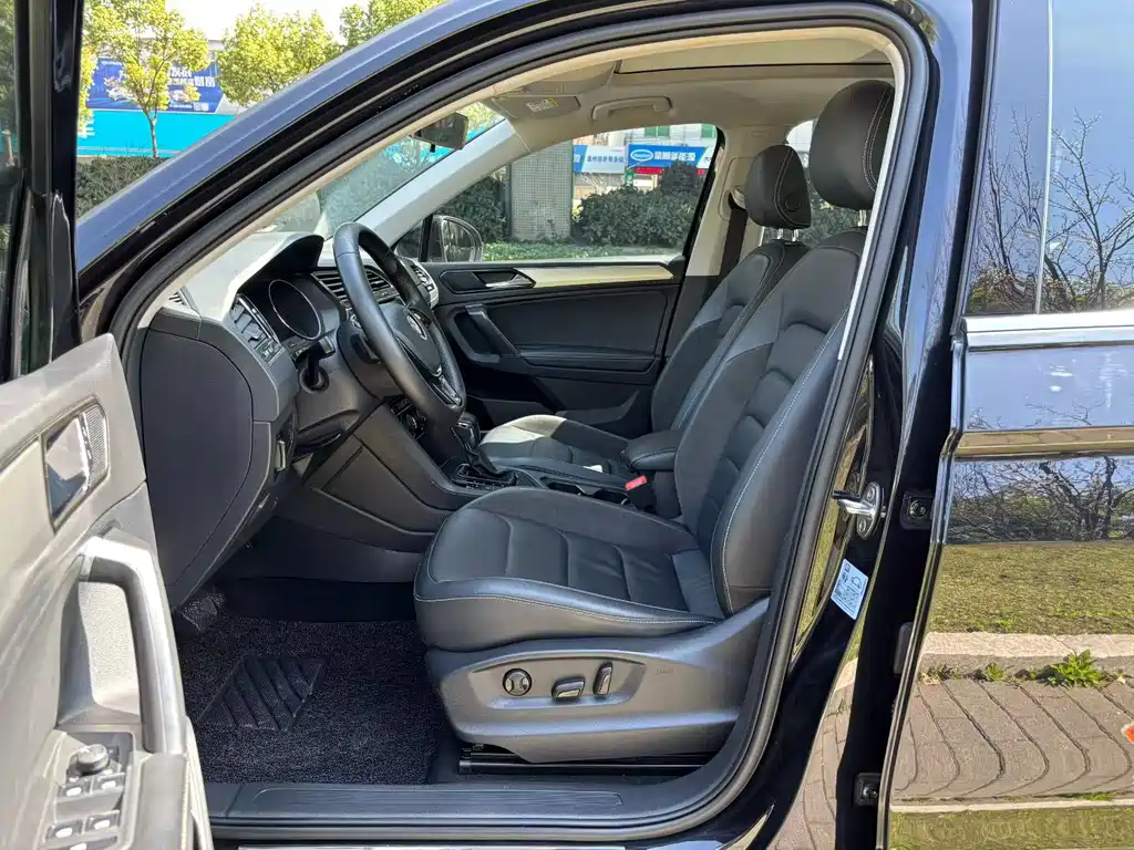 Tiguan L 2019 330TSI automatic two-wheel drive panoramic comfort version National VI купить на сайте DeffCars