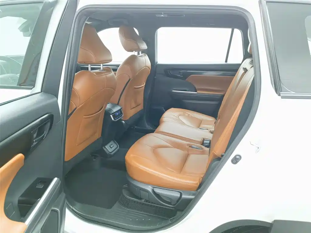 Crown Lufang 2022 2.5L HEV four-wheel drive elite version купить на сайте DeffCars