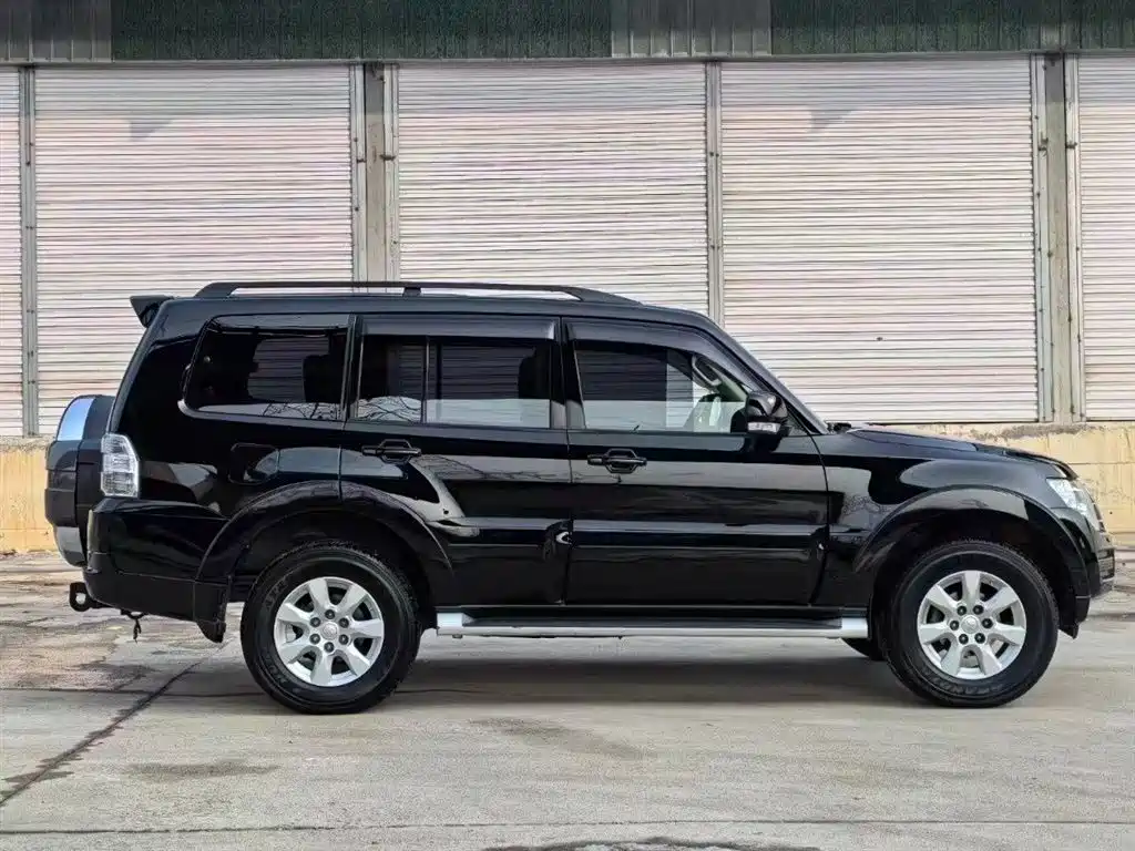 Pajero imported 2016 3.0L automatic standard version National V купить на сайте DeffCars