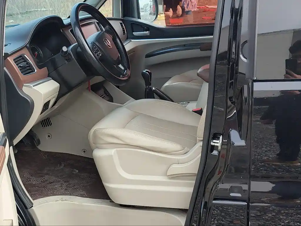 Lingzhi 2022 struggle model M5 1.6L luxury model 7 seats купить на сайте DeffCars