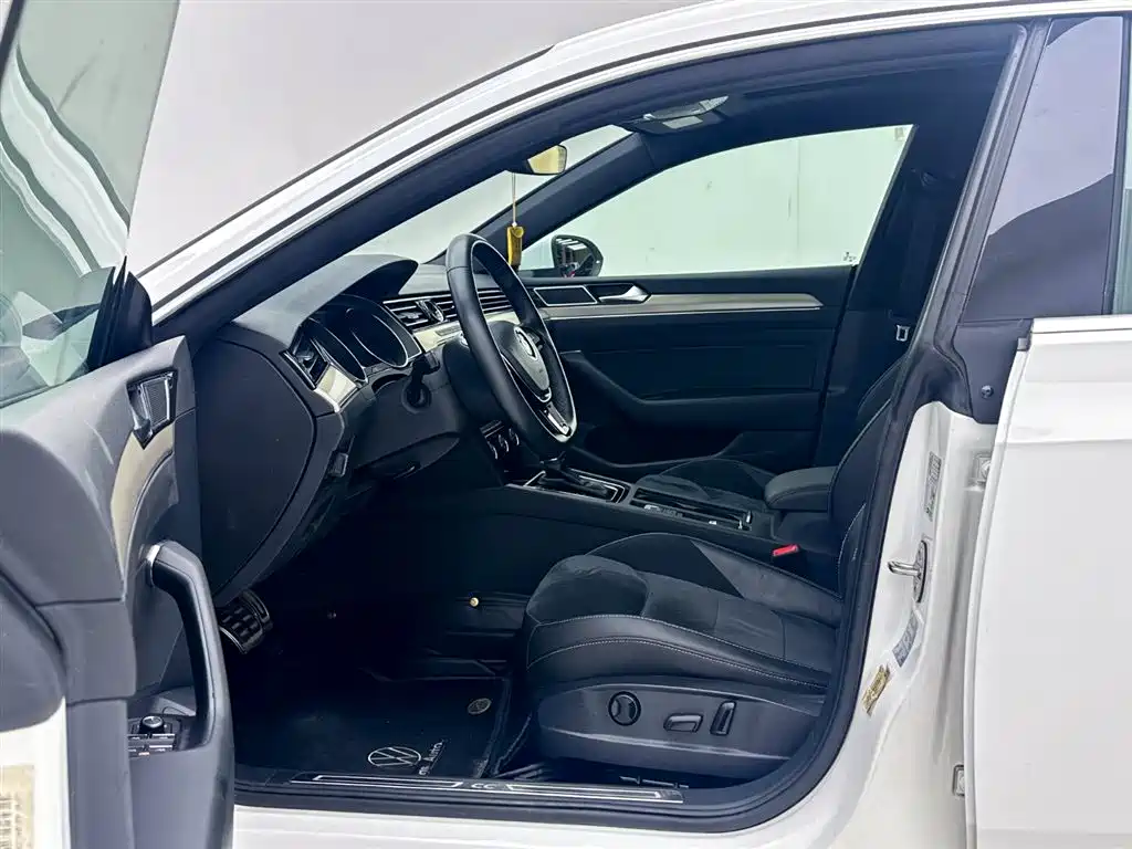 FAW-Volkswagen CC 2019 330TSI Huayan Edition National V купить на сайте DeffCars
