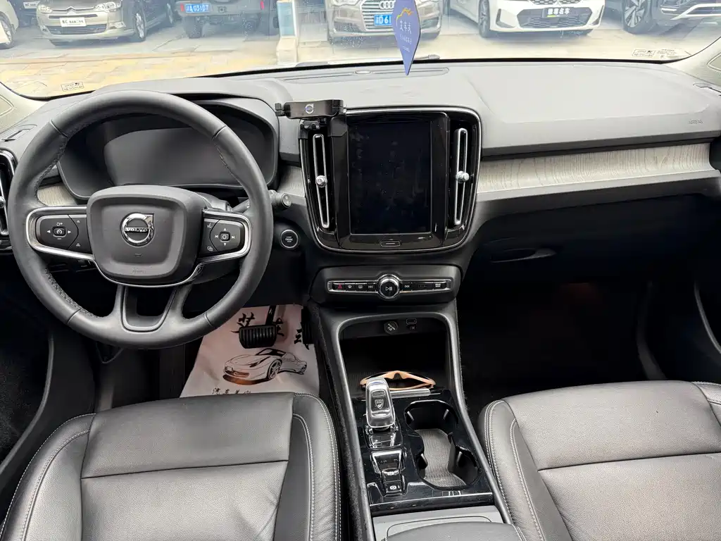 Volvo XC40 2022 T4 four-wheel drive Zhiyuan Deluxe Edition купить на сайте DeffCars
