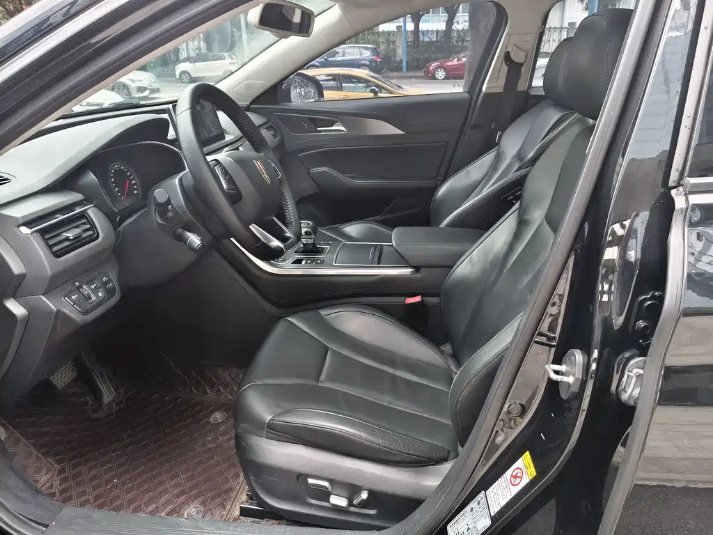 Hongqi H5 2022 Classic 1.8T Automatic Intelligent Connected Flag Rhyme Edition купить на сайте DeffCars