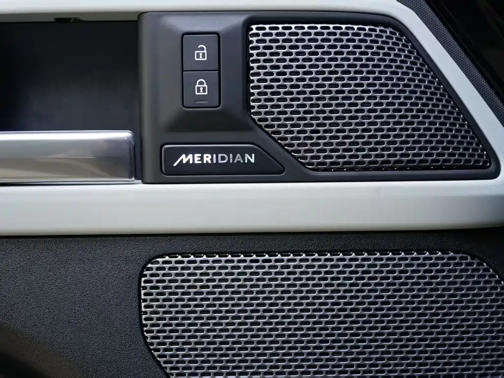 Land Rover Defender 2024 110 3.0T P400 X-DYNAMIC HSE купить на сайте DeffCars