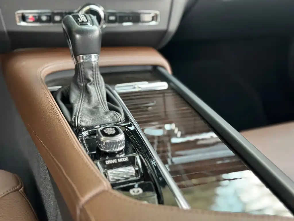 Volvo S90 2017 T4 Zhiyuan Edition купить на сайте DeffCars