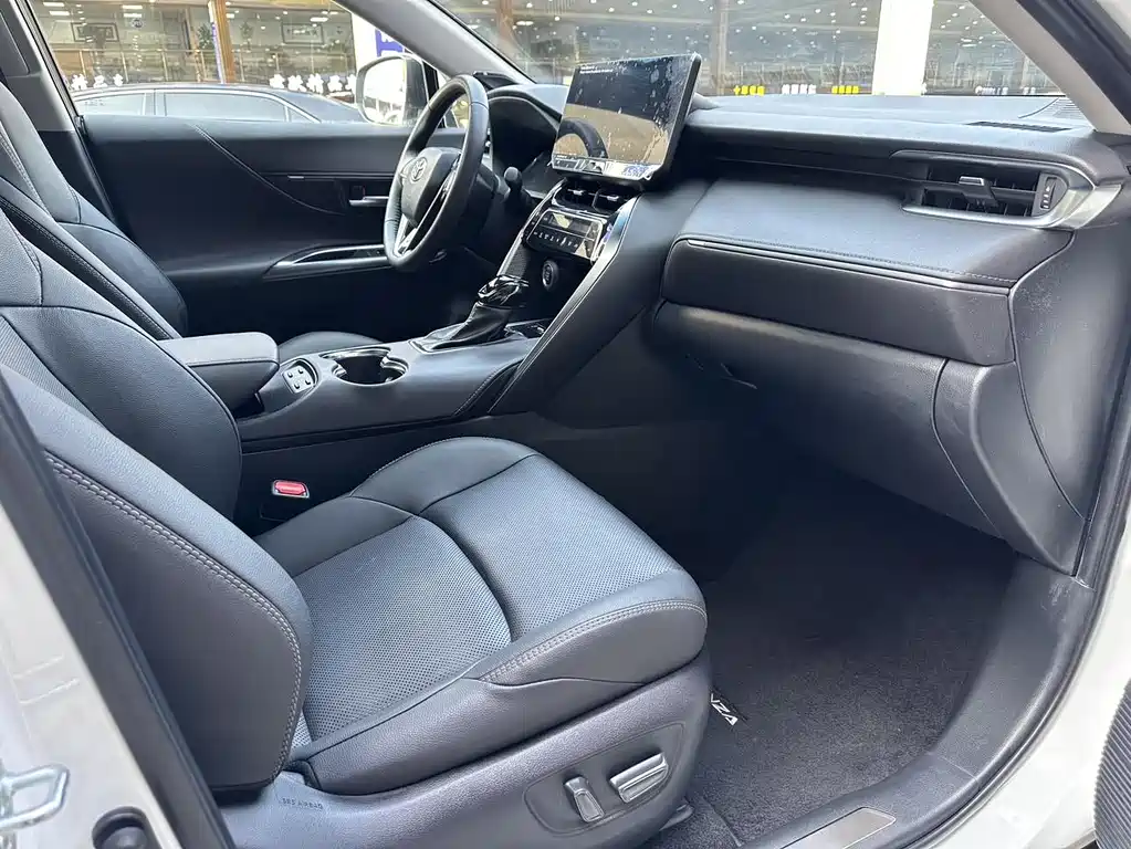 Vesa 2023 2.0L CVT two-wheel drive premium version купить на сайте DeffCars