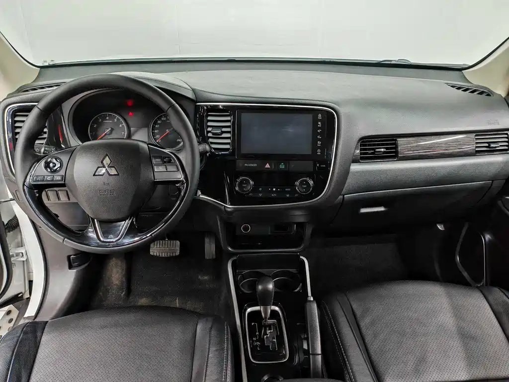 Outlander 2018 2.0L 2WD Honor Edition 5 seats купить на сайте DeffCars