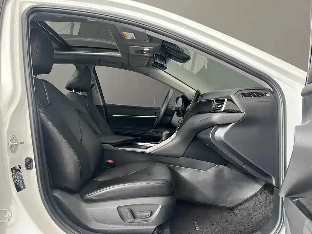 Camry 2021 2.5G Deluxe Edition купить на сайте DeffCars