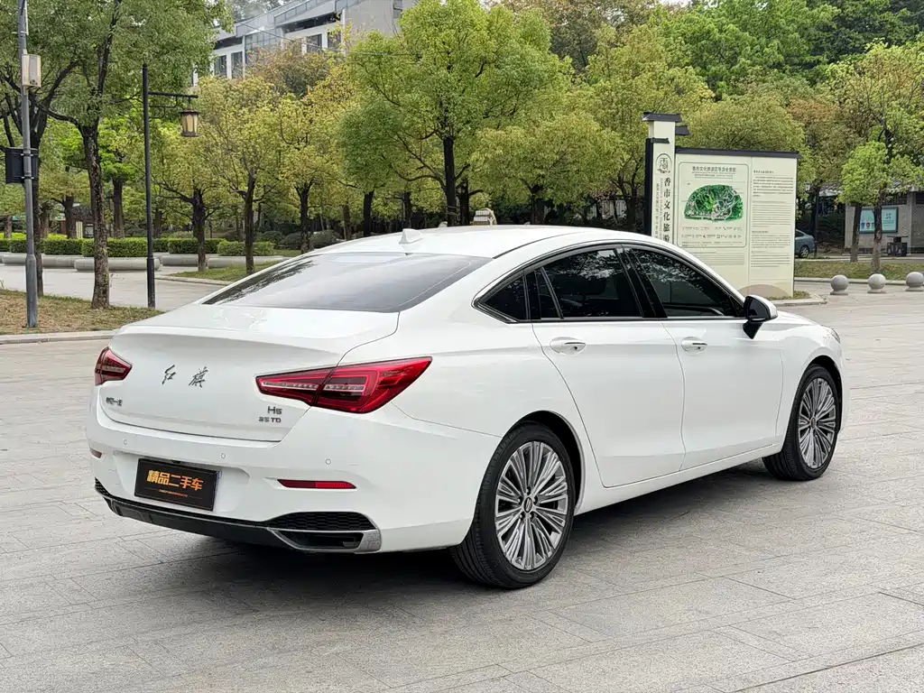 Hongqi H5 2022 classic model facelift 1.8T automatic smart connected flag rhyme version купить на сайте DeffCars