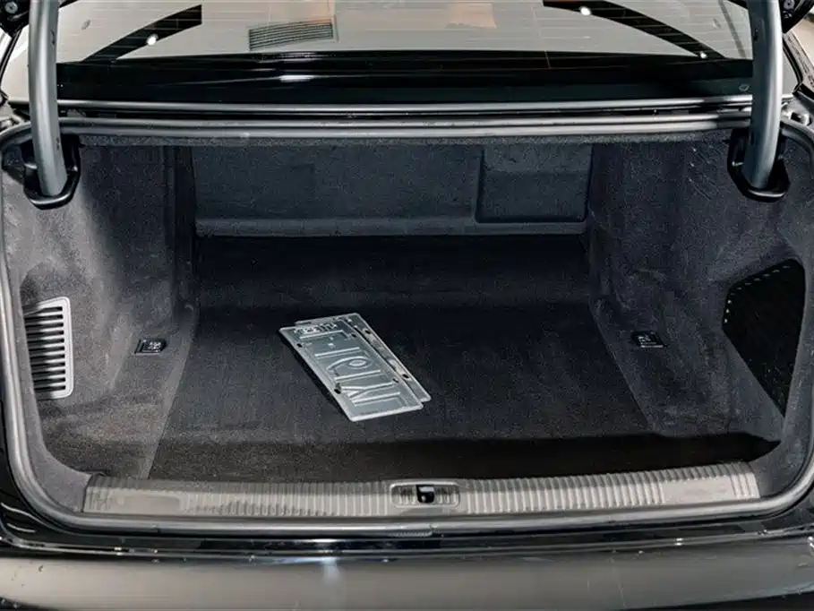 Audi A8 2023 A8L 50 TFSI quattro Premium Selection купить на сайте DeffCars