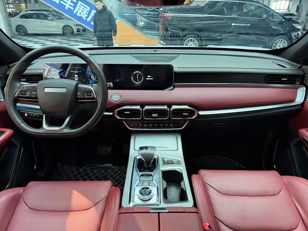 Jietu X70 PLUS 2021 facelift 1.5T DCT Mountain PRO 7 seats купить на сайте DeffCars