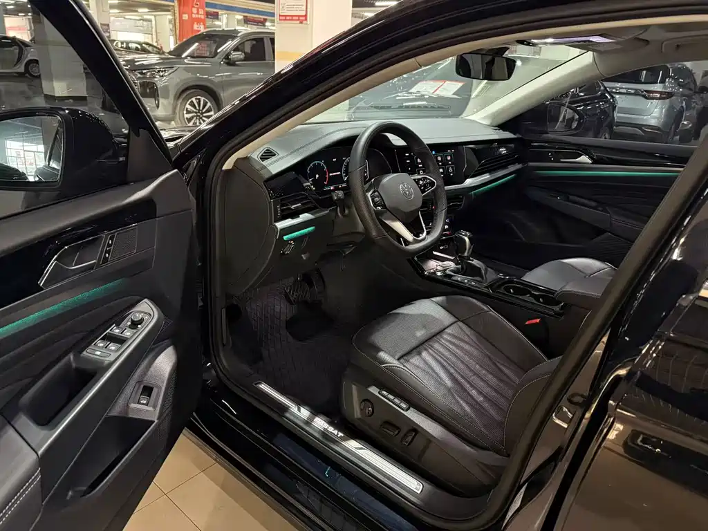 Passat 2023 330TSI Deluxe Edition купить на сайте DeffCars