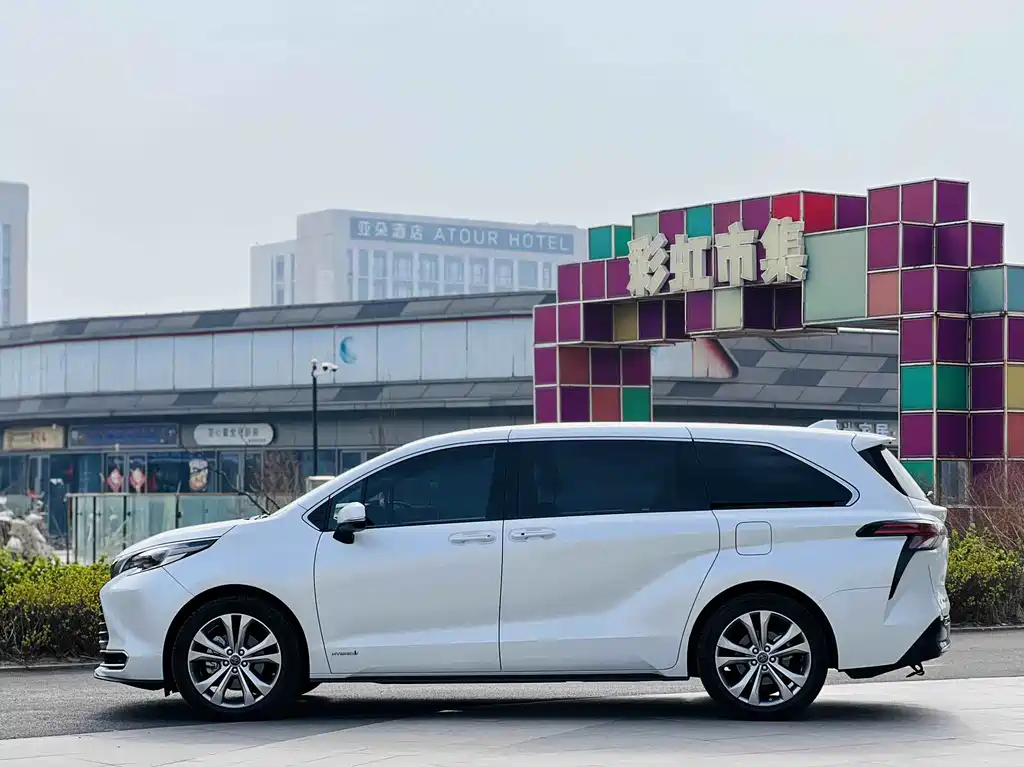 SIENNA 2021 2.5L Hybrid Premium Edition купить на сайте DeffCars