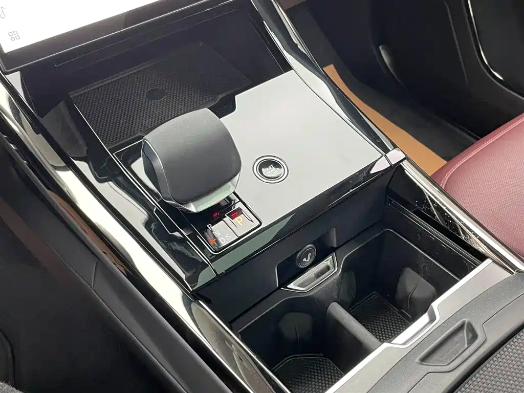 Range Rover Sport 2024 400PS Dynamic SE купить на сайте DeffCars