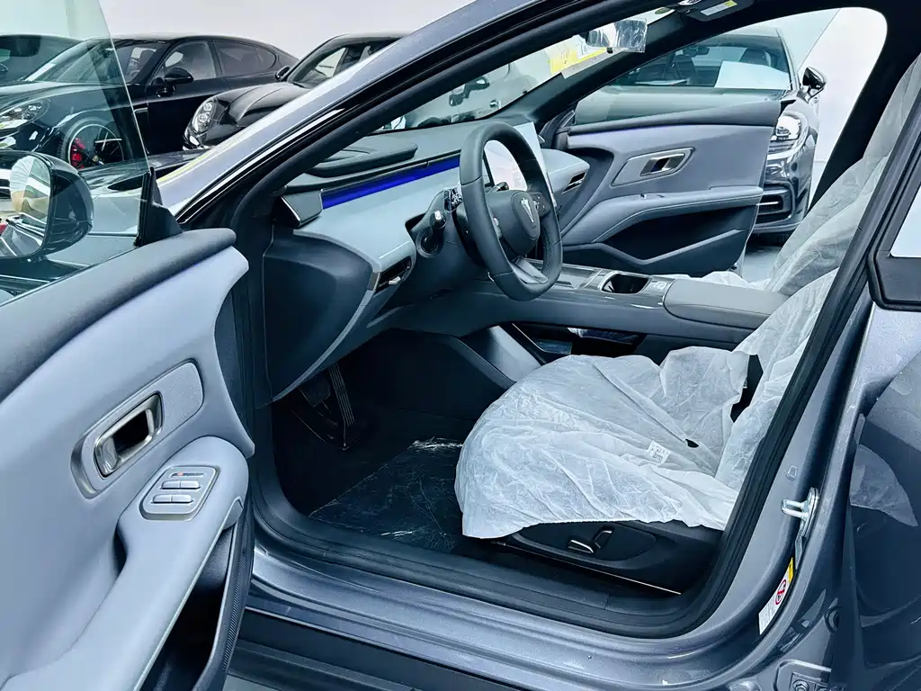 Dark Blue L06 2026 560Ultra Laser Edition купить на сайте DeffCars