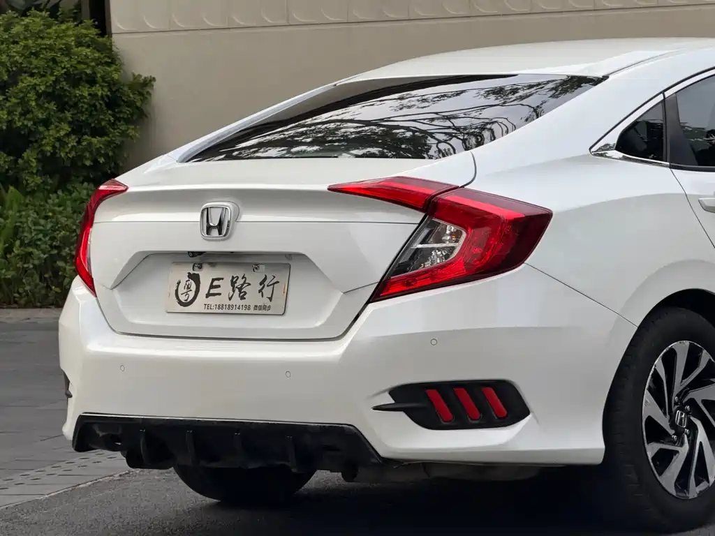Civic 2016 220TURBO CVT Deluxe Edition купить на сайте DeffCars