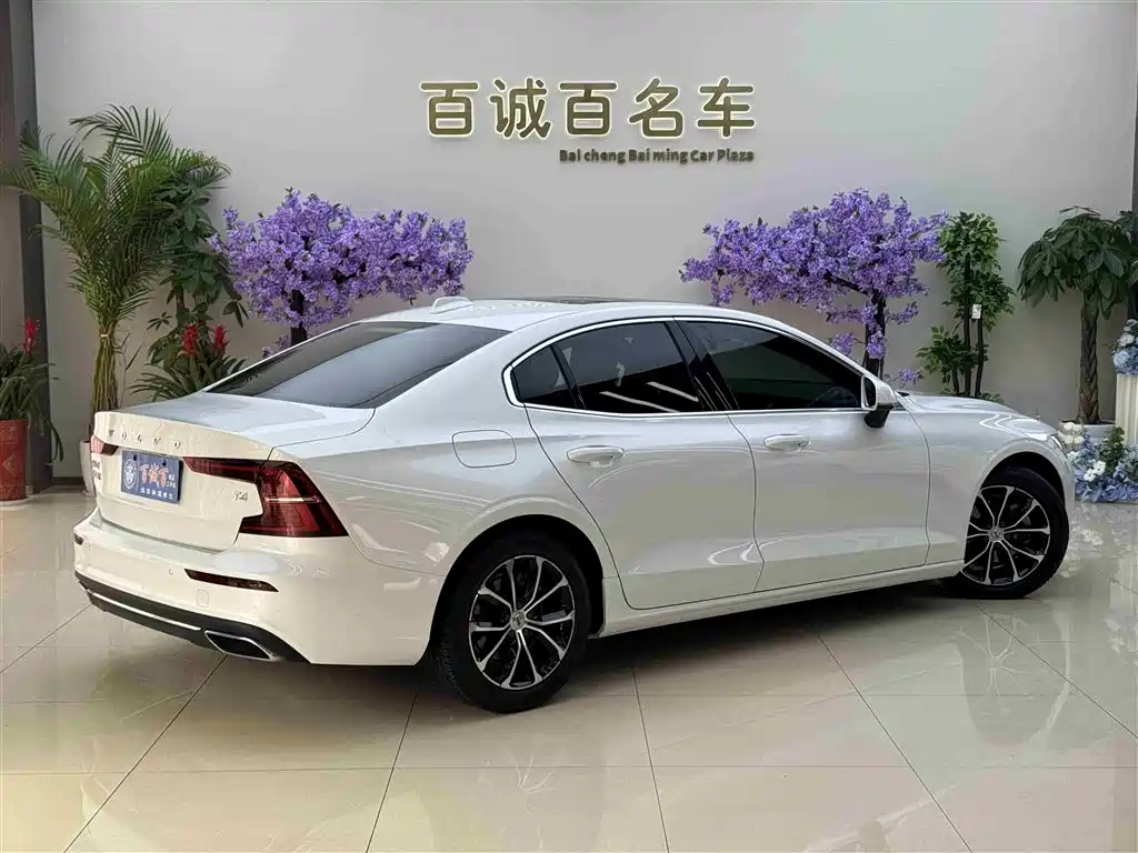 Volvo S60 2021 T4 Zhiyi Luxury Edition купить на сайте DeffCars